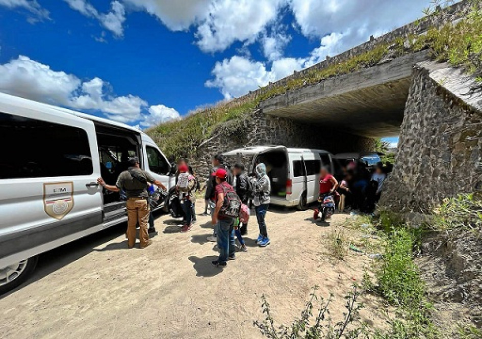 Foto | EFE | LA PATRIA Se rescataron 125 migrantes, todos centroamericanos, en el estado de Oaxaca (México).
