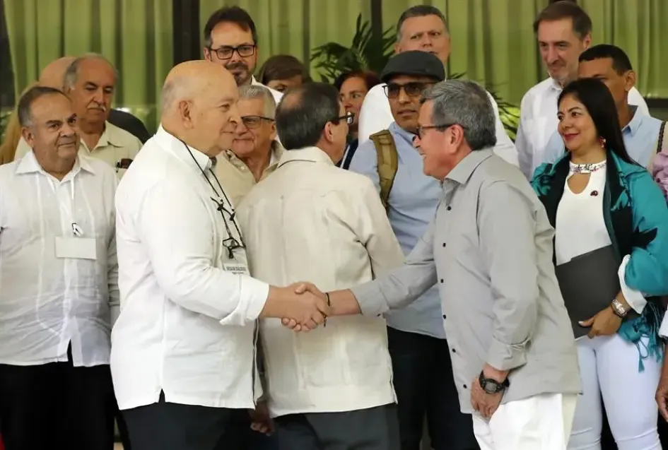 Equipos negociadores del Gobierno y el Eln. 