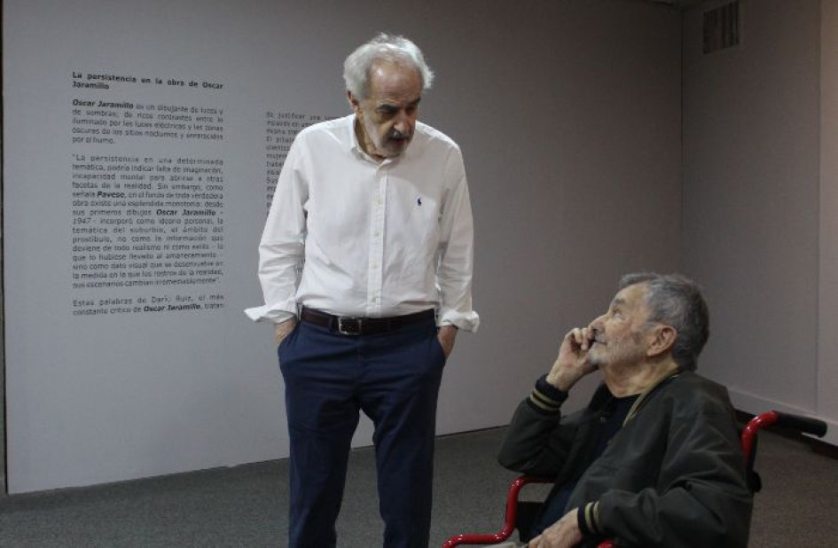 El artista de Medellín (Antioquia) Óscar Jaramillo con el curador del Museo de Arte de Caldas, Alberto Moreno.