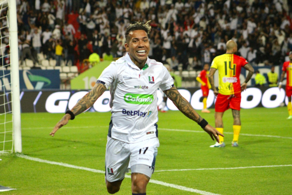 El delantero Dayro Moreno llegó a los 12 gritos en el clásico Once - Pereira. Se convirtió en el máximo artillero del duelo, superando los 11 goles de Sergio Galván y de Sergio Cierra.