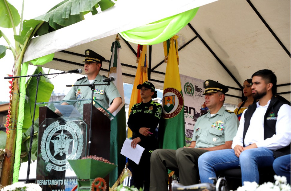 Uniformados de la Policía y el Ejército están dispuestos a patrullar centros poblados y áreas rurales en esta cosecha cafetera que se avecina en Caldas. El Plan Cosecha 2023 'Más cerca del campo' busca garantizar la seguridad de los campesinos en esta temporada de fin de año.