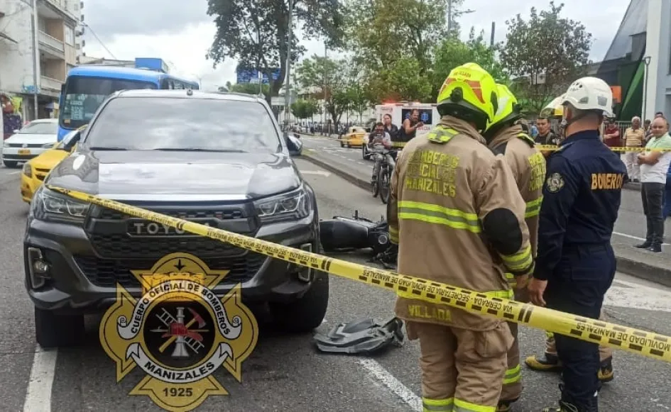 Este es el accidente de tránsito entre la motocicleta y la camioneta.