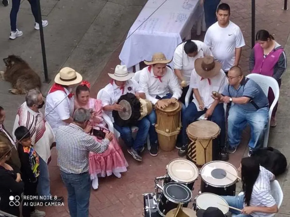 Son de Amor llena de alegría a los neiranos con sus interpretaciones en eventos culturales. La idea es fomentar la inclusión en procesos sociales de las personas en condición de discapacidad.