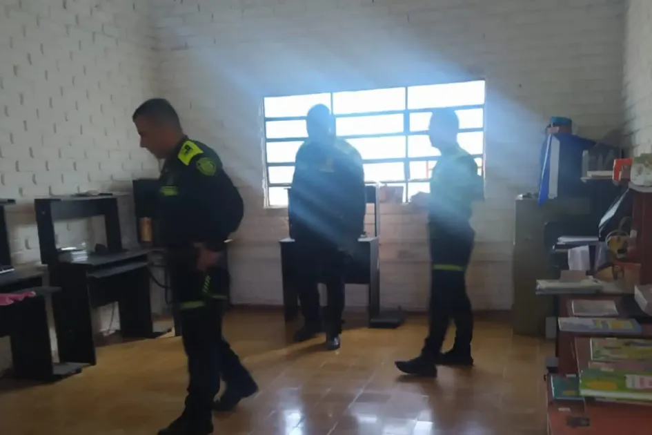 La Policía visitó la escuela después de conocer sobre el robo. 