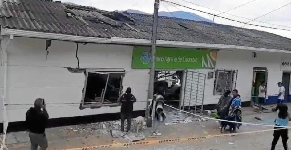 Reproducción | LA PATRIA  Así quedaron las instalaciones de la sede del Banco Agrario en Jambaló (Cauca).