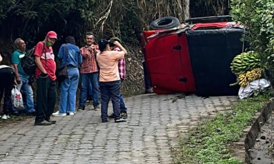 Los lesionados fueron trasladados a un centro asistencial en la capital de Caldas para su chequeo médico.