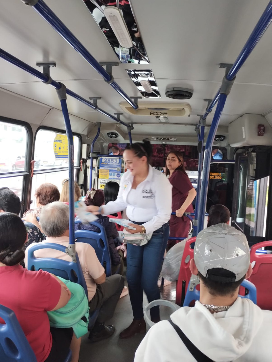 De campaña, en las busetas Foto | Cortesía | LA PATRIA