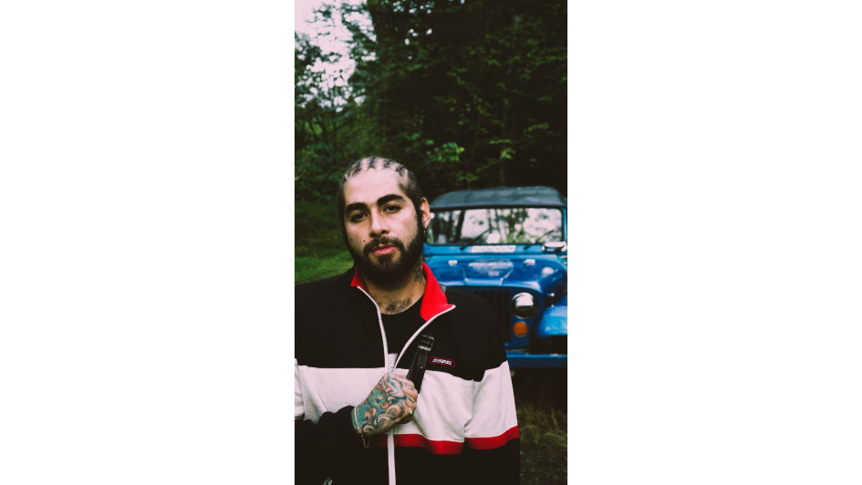 Andrés Serna es un artista quindiano conocido como Elemece.