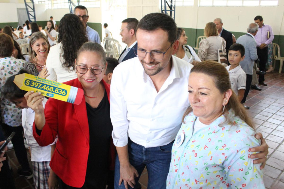 Los rectores de colegios públicos de Villamaría se reunieron en el Gerardo Arias para recibir los aportes.