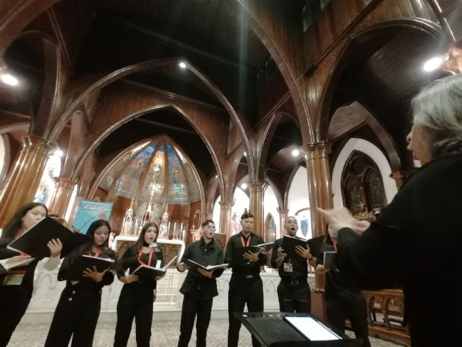 Schola Cantorum de la Universidad del Atlántico de Barranquilla en la presentación de ayer en la Basílica Menor de la Inmaculada Concepción.