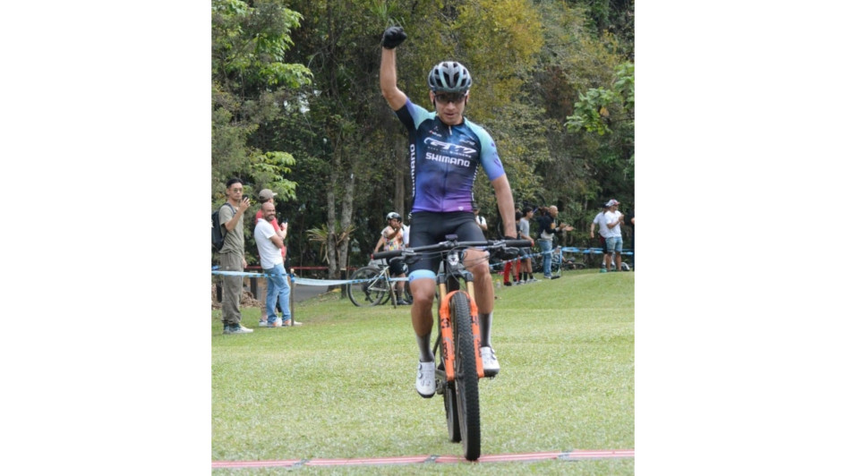 Jhónatan Botero, ganador en Open de la Válida de MTB