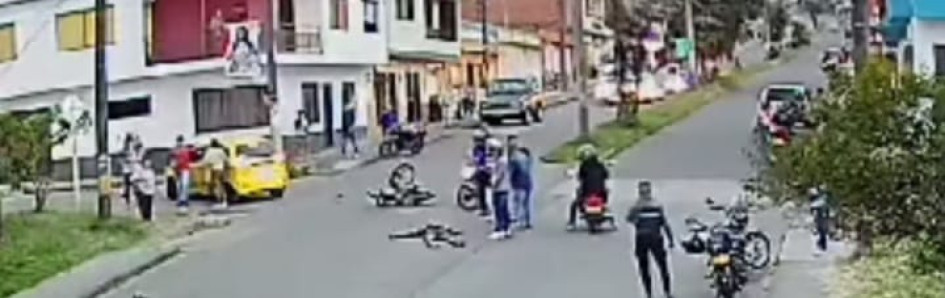 Una cámara de seguridad captó los momentos del accidente. Esta foto corresponde a los segundos posteriores al choque.