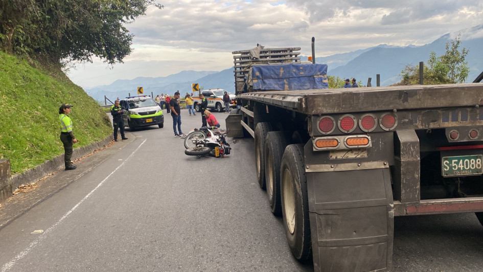 Accidente en vía Manizales - Bogotá, sector La Albania