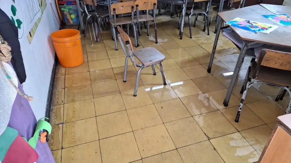 Este es el panorama este viernes en una de las aulas del colegio Estambul.