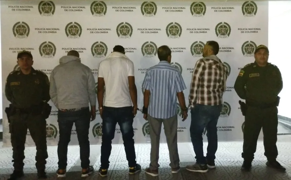 Capturan a cuatro hombres que hurtaron $4 millones y un celular en La Manuela