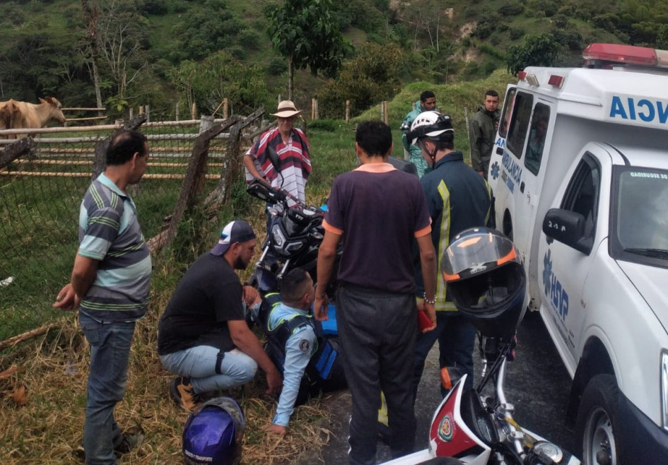 El sitio donde el agente de tránsito de Aranzazu se cayó de la moto. 