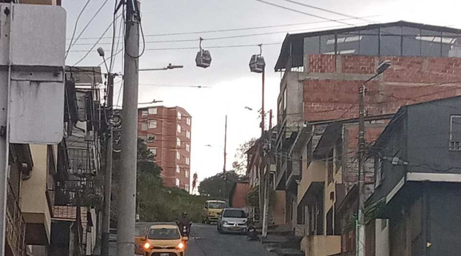 El sistema de cable aéreo se detuvo a eso de las 5:00 p.m. debido a la tormenta eléctrica en Manizales. 