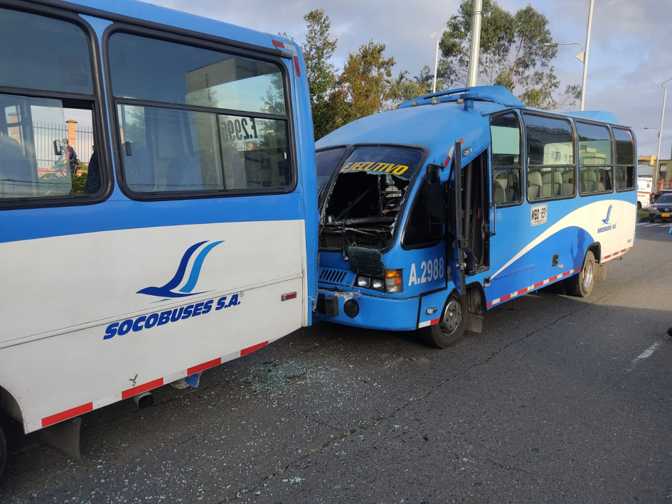 Las busetas que chocaron en el sector del Batallón Ayacucho.