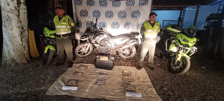 El motociclista huyó, pero en un plan candado lograron decomisar la carga y la moto en la que se movilizaba.