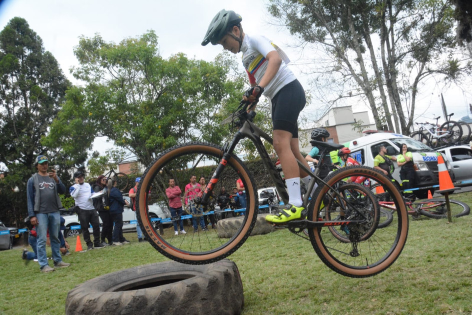 Ciclomontañismo prueba de habilidades.