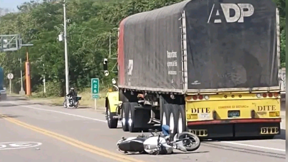 Maricela Marín Morales, de Nariño (Antioquia), falleció en el lugar del accidente, en la vía Honda - Puerto Boyacá. Chocaron una moto y un tractocamión.