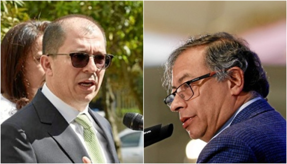 El presidente Gustavo Petro (der.) acusa al fiscal Francisco Barbosa de ir en contra de la Constitución para hurgar en la financiación de su campaña del 2022.