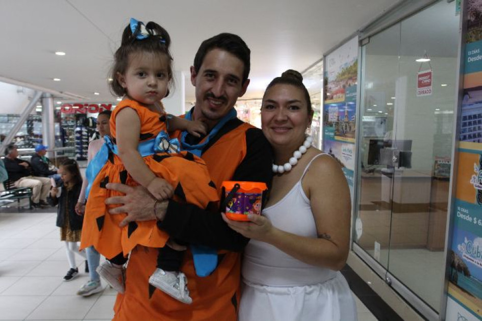 Victoria Giraldo, Mateo Giraldo y Daniela Arias representaron a la familia Picapiedra.