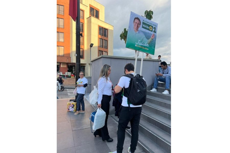 Supimos que: Hace campaña en familia