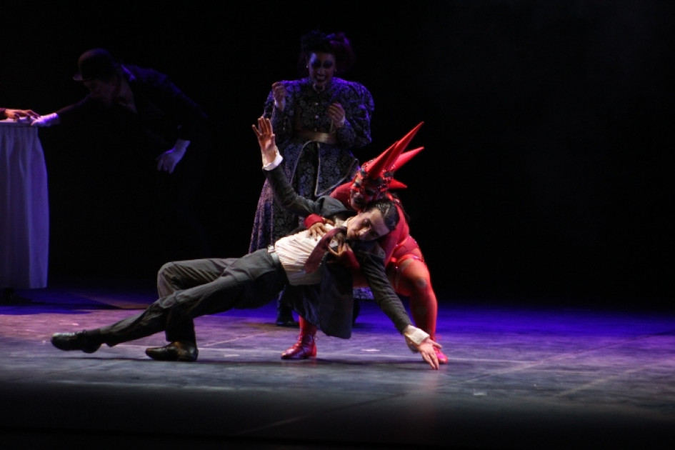 La muerte llega a buscar a Lautaro y los demás protagonistas impiden que lo haga hasta que no les devuelva lo que les pertenece. Solo les falta la firma. 