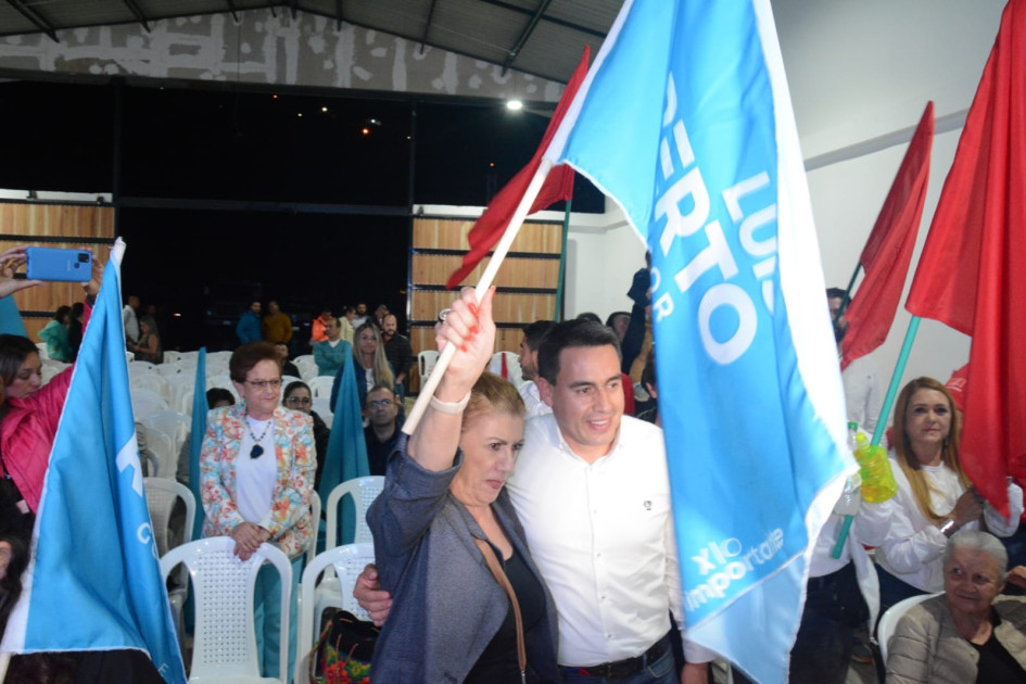 Jorge Eduardo Rojas, nuevo alcalde de Manizales, con sus simpatizantes. 