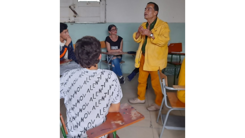 Jaime Obando López impartiendo una de sus clases.