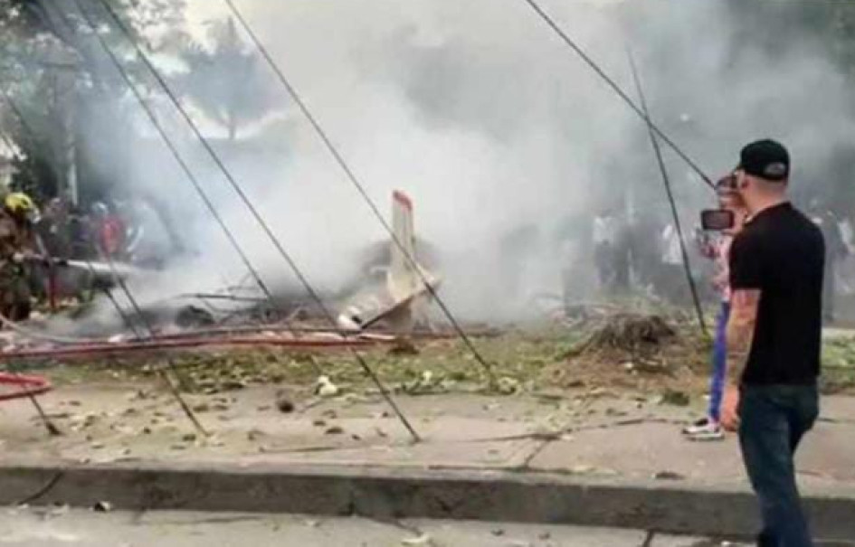 Una avioneta con dos tripulantes se accidenta en el centro de Cali