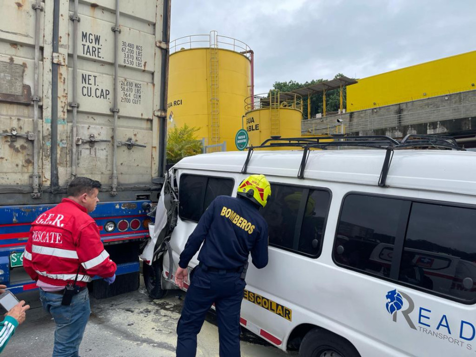 El accidente fue atendido por el GER y el Cuerpo Oficial de Bomberos, en el sector entre la cancha del barrio y las bodegas de Homecenter.