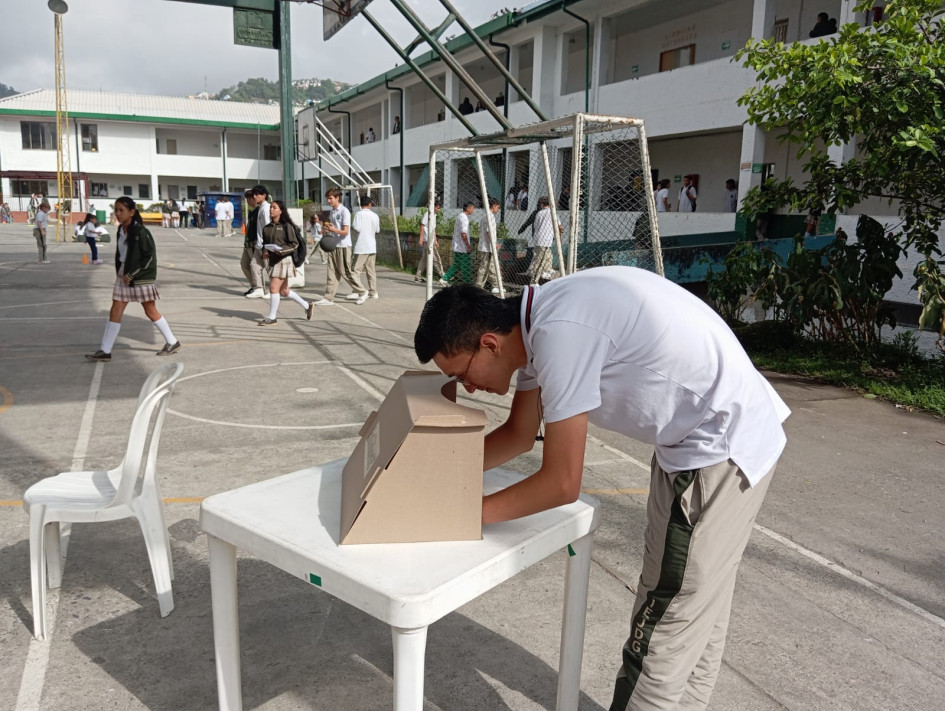 Los estudiantes también se desenvolvieron como jurados de votación.