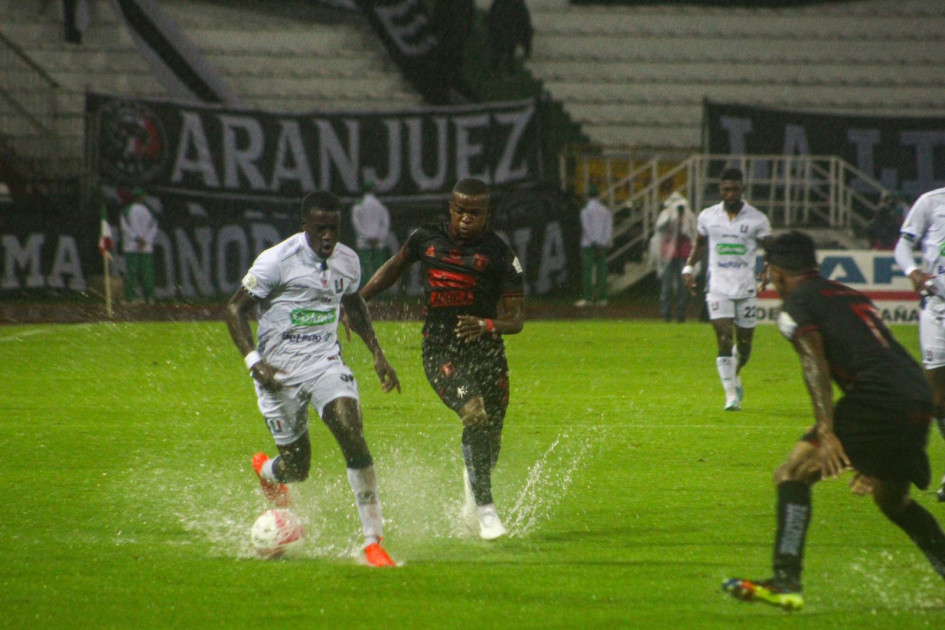 Once Caldas - América de Cali en el estadio Palogrande.