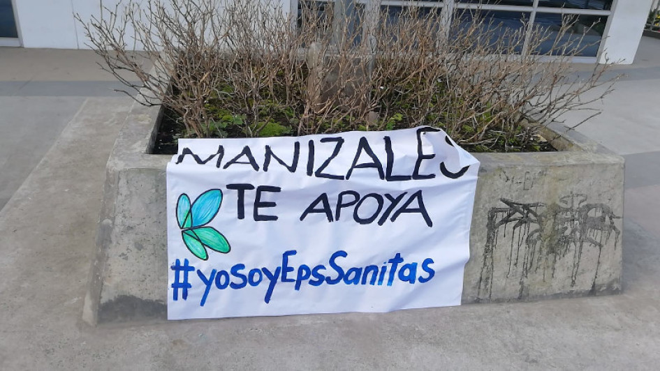 Esta pancarta de apoyo, para con la entidad, todavía permanecía ayer en una sede de la EPS (carrera 23 No. 48 - 22).