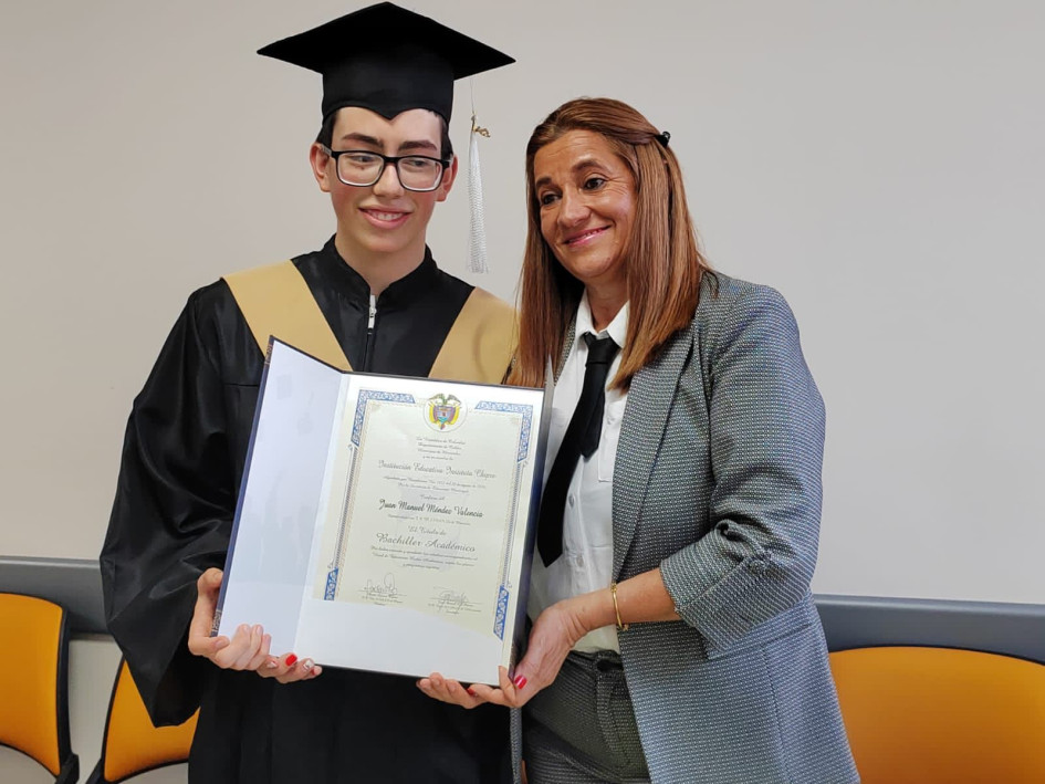 Juan Manuel Méndez Valencia recibió su título de bachiller en la clínica San Juan de Dios.