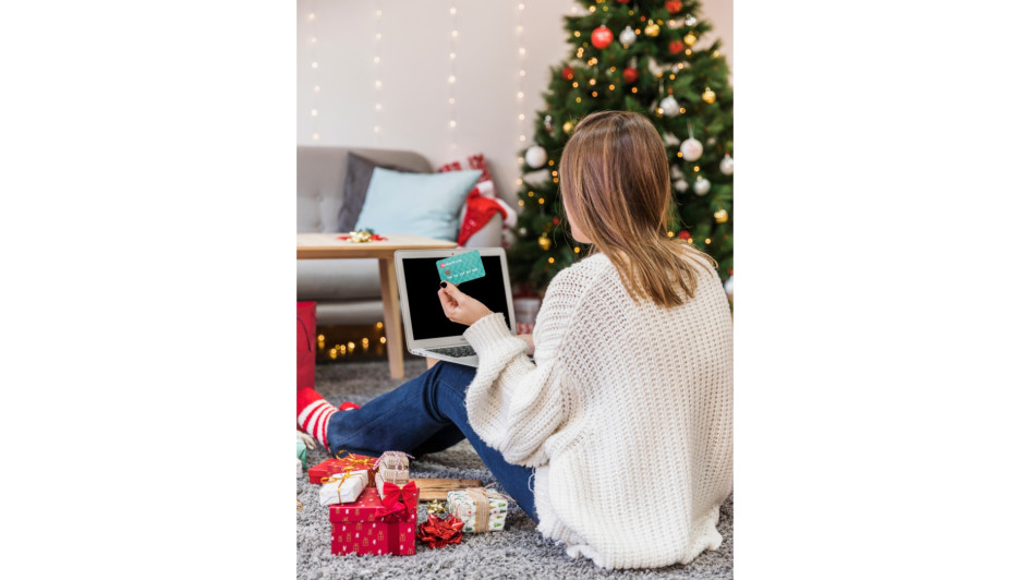 Si ya compró algunos regalos, evite el gasto de más. No exceda lo que aguanta su presupuesto. Tampoco involucre sus tarjetas.