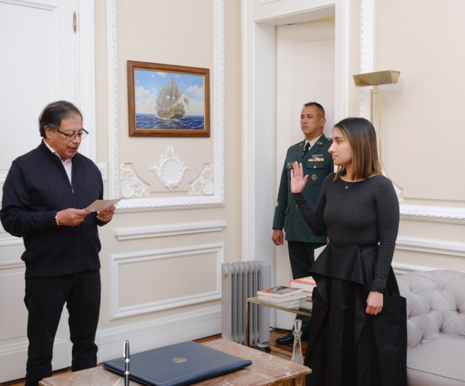 Investigan a seis policías por intercepciones telefónicas a exempleadas de Laura Sarabia