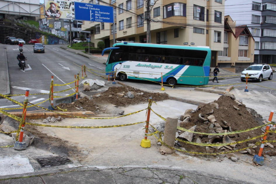 Repararon hundimiento en la vía cerca del puente Vizcaya