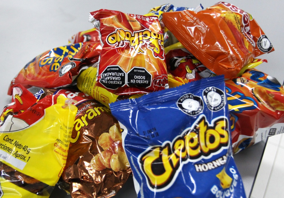 Los alimentos ultraprocesados contienen adiciones significativas de sodio, grasa o azúcar.