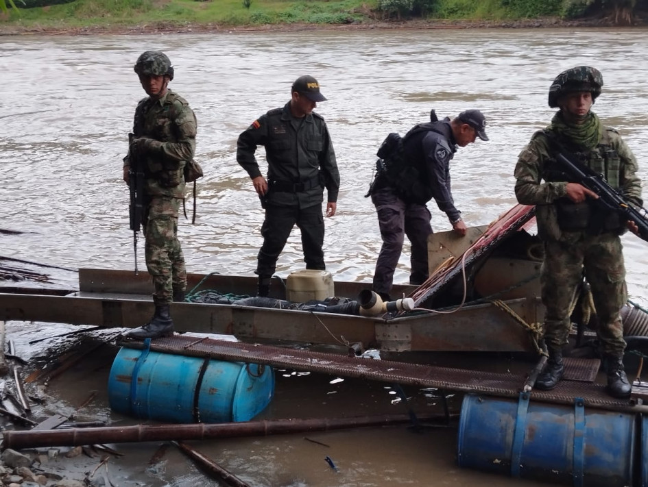 La Policía y el Ejército, en una operación conjunta, realizaron una intervención contra la minería ilegal en la vereda Amapola de Filadelfia (Caldas).