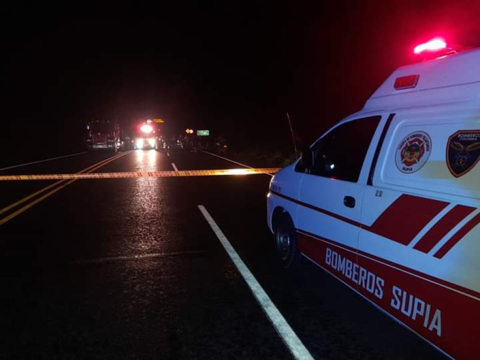 Un muerto y 10 heridos en choque de tres vehículos en la vía Manizales-Medellín