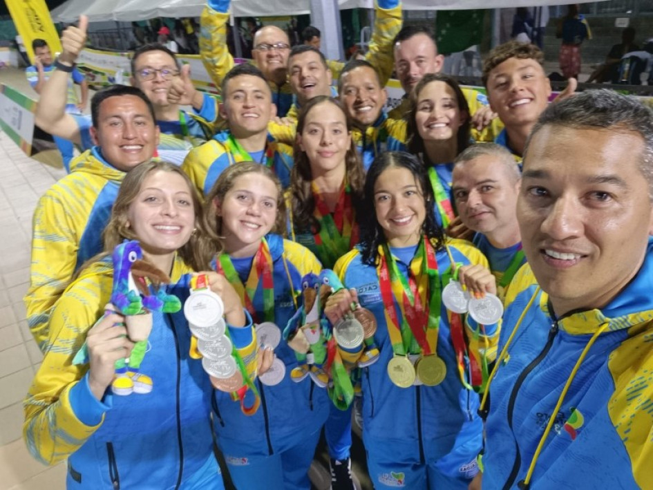 La selfie para el recuerdo con la natación de Caldas. Ganaron 19 medallas, 5 ellas de oro y se consolidaron como la mejor liga del departamento en los Juegos Nacionales que concluyeron ayer en el Eje Cafetero.