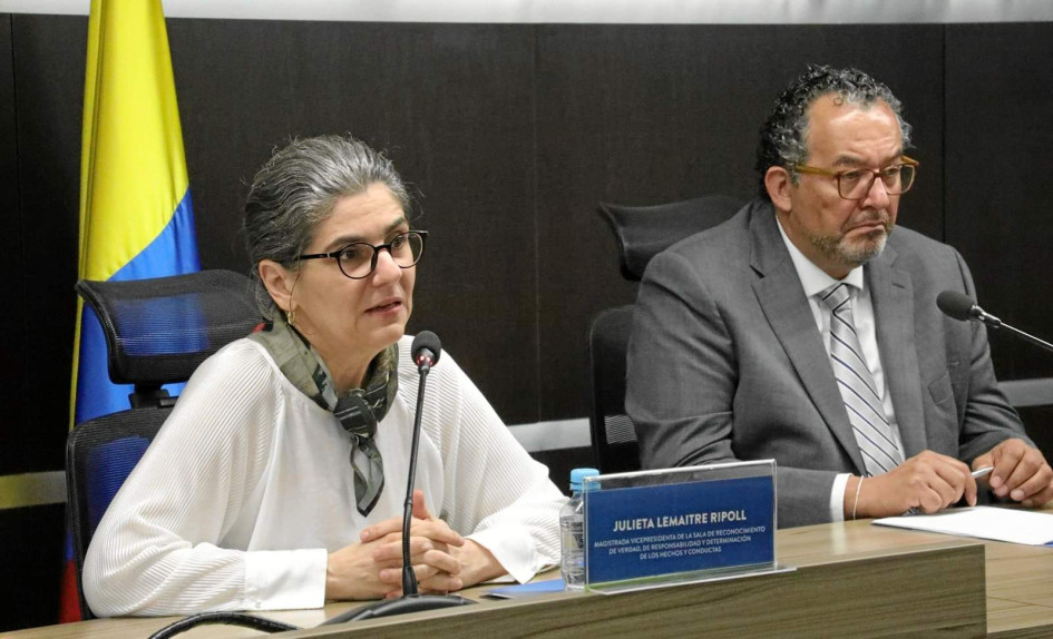 La magistrada Julieta Lemaitre Ripoll, relatora del Caso 01, explicó que “la investigación desarrollada por la Sala indica que 227 de las 3.821 víctimas acreditadas en el Caso 01 señalan como presunto responsable de sus hechos victimizantes al Bloque Occidental”.