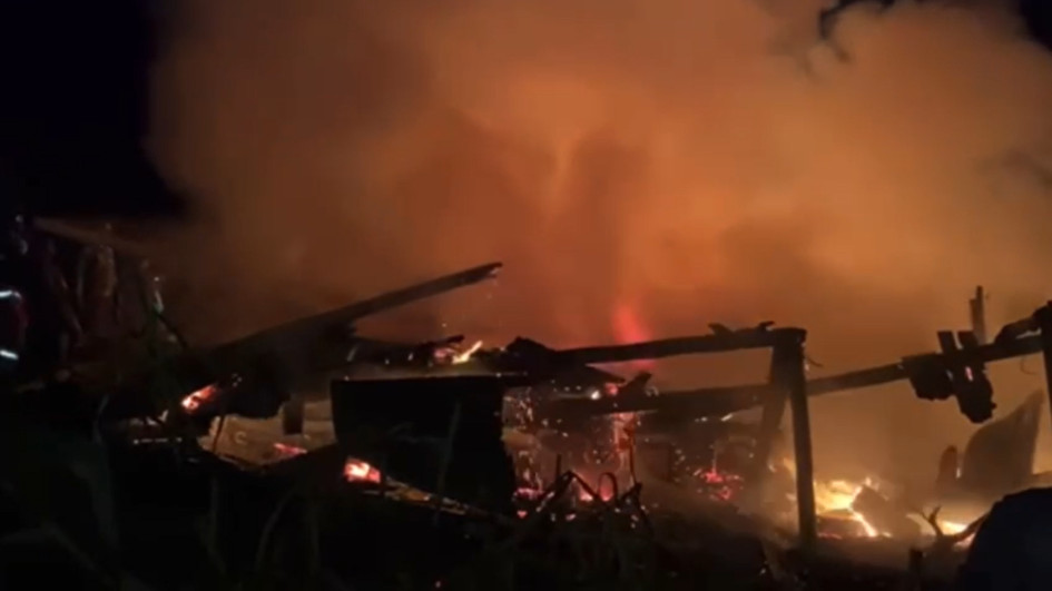 En el sector, que comenzó como una invasión en el 2019, hay unas 600 viviendas. De acuerdo con el censo del Cuerpo Oficial de Bomberos, tres de estas quedaron en pérdida total tras la conflagración.