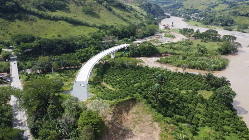 Hace 15 días se habilitó el paso por el nuevo puente en el sector de El Palo y la intersección Supía.