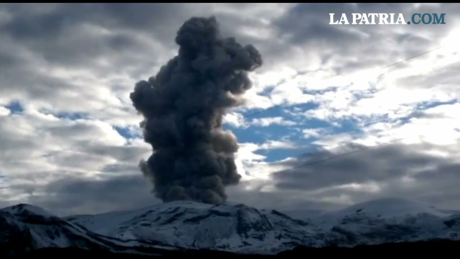 El Servicio Geológico Colombiano indicó que el volcán se encuentra inestable, pero permanece en estado de alerta amarilla.