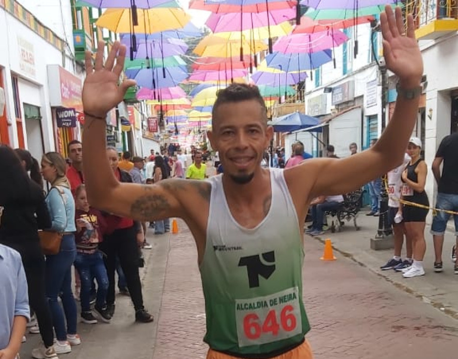 Juan Acosta, de Manizales, se coronó campeón de la 33 carrera atlética de San Silvestre en Neira.