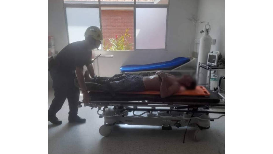 El accidente ocurrió en la mina La Carbonera. Los bomberos del municipio trasladaron al afectado al centro médico.